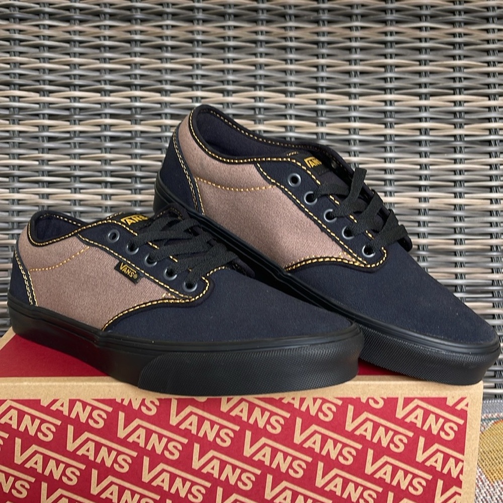 Vans Men’s Atwood
VN000CX8B29
Sneakers
Color: Outcore Phantom/Black - Picture 4 of 16
